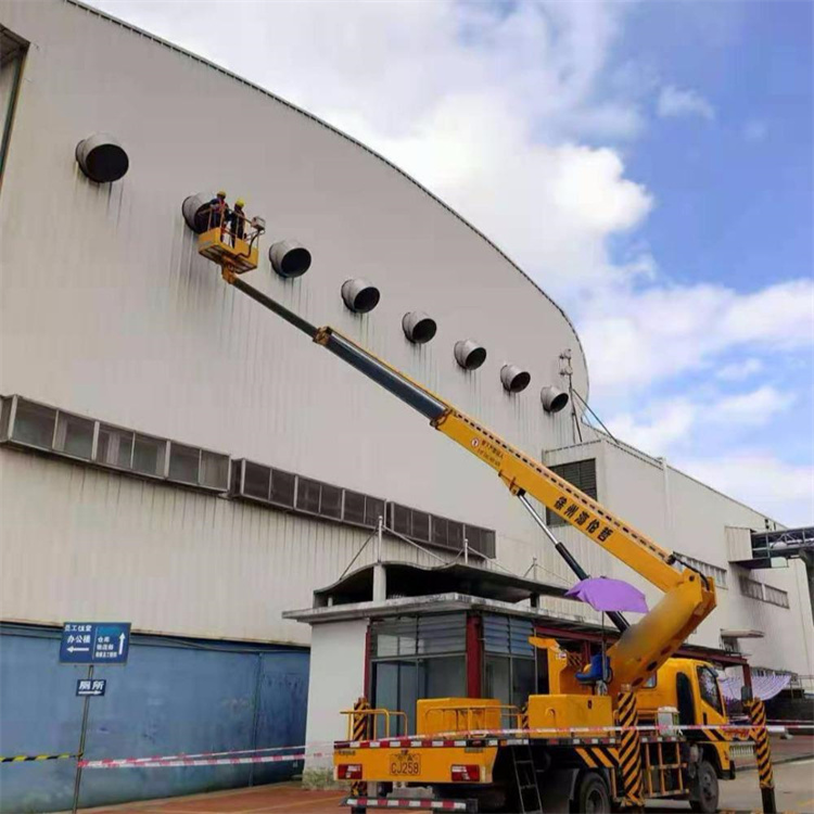 龙口高空作业车出租服务：专业广告牌安装解决方案