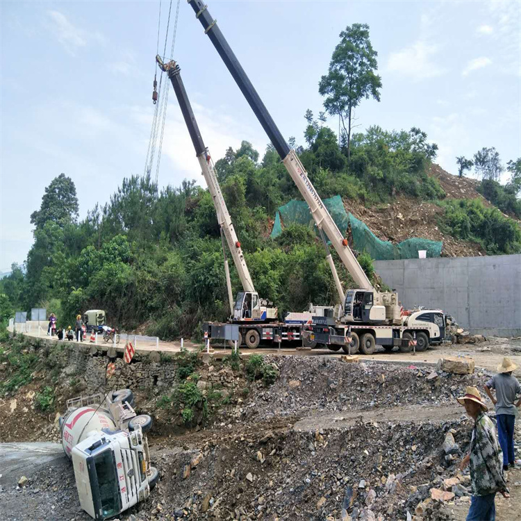 龙口汽车掉沟里叫吊车救援要多少钱