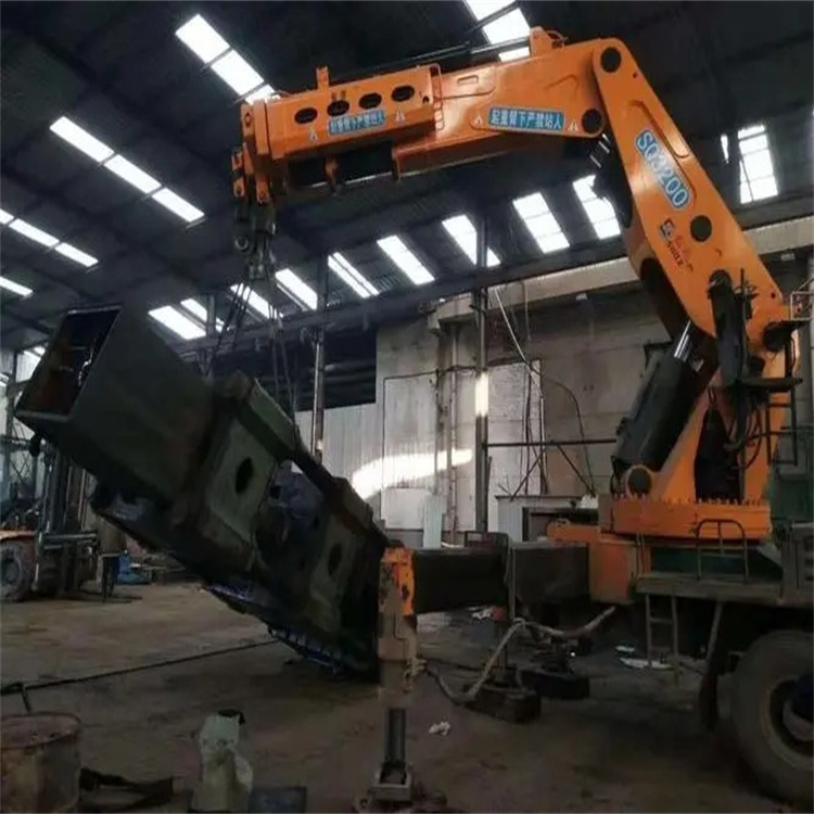 龙口130吨折臂吊车出租吊机租赁附近电话